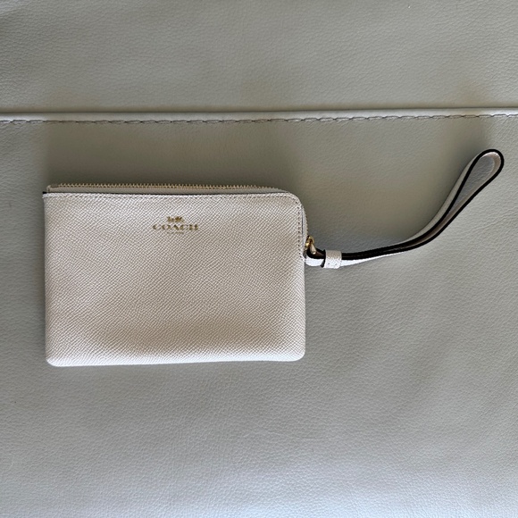 Coach Handbags - Coach Wristlet